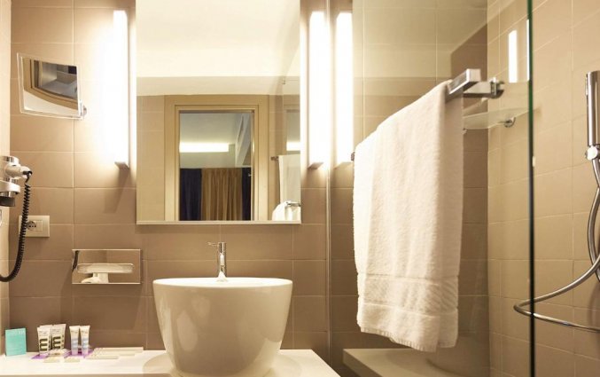 Badkamer van Hotel Mercura Roma Centro Colloseo Rome